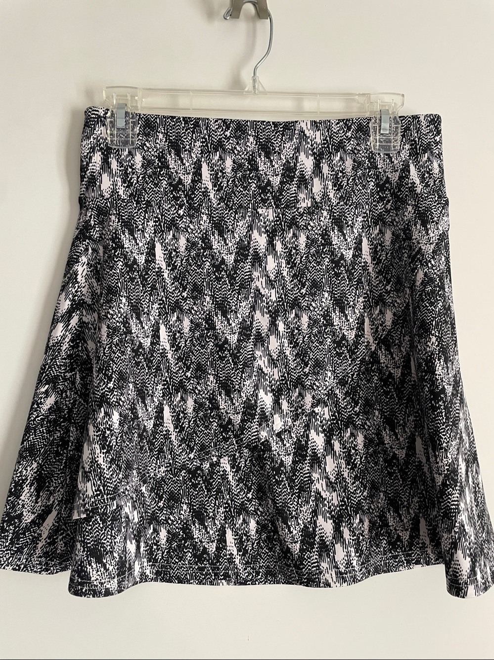 LOLA Stretch Knit Above Knee Skirt Sport Casual Wear Black/White NWOT
